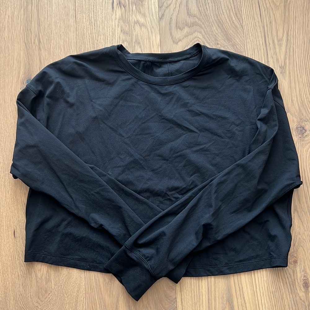 Lululemon cropped loose fit top